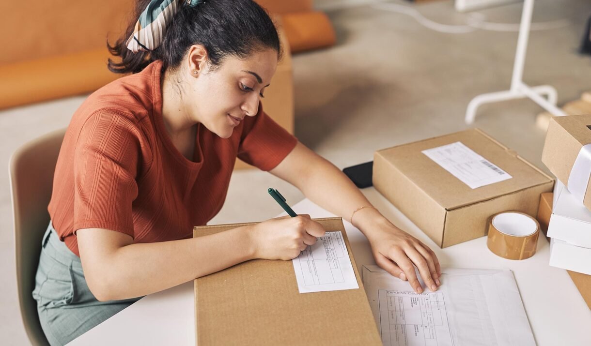woman signing the box before shipping zc6epym.jpg