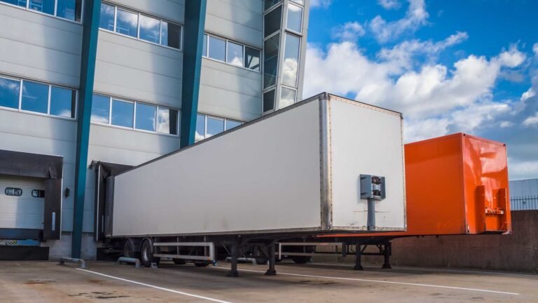 colored truck trailers loading g9374nk 768x432 1.jpg